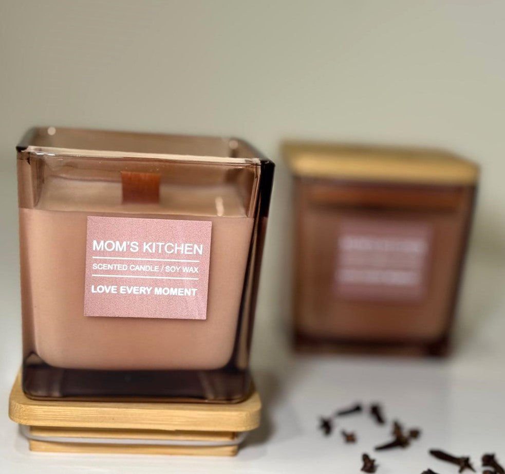 MOM'S KITCHEN-SCENTED CANDLE